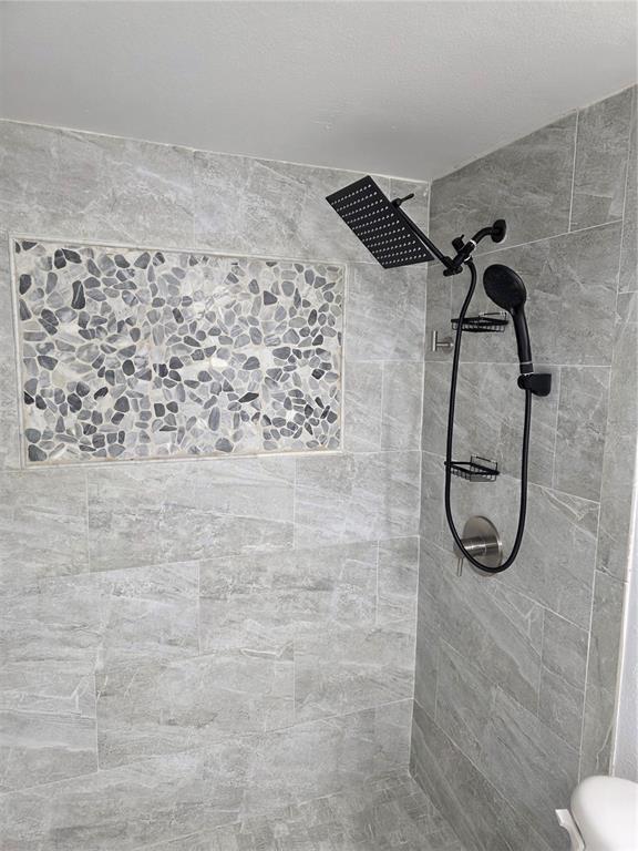 Building Photo - 3821 N Oak Dr