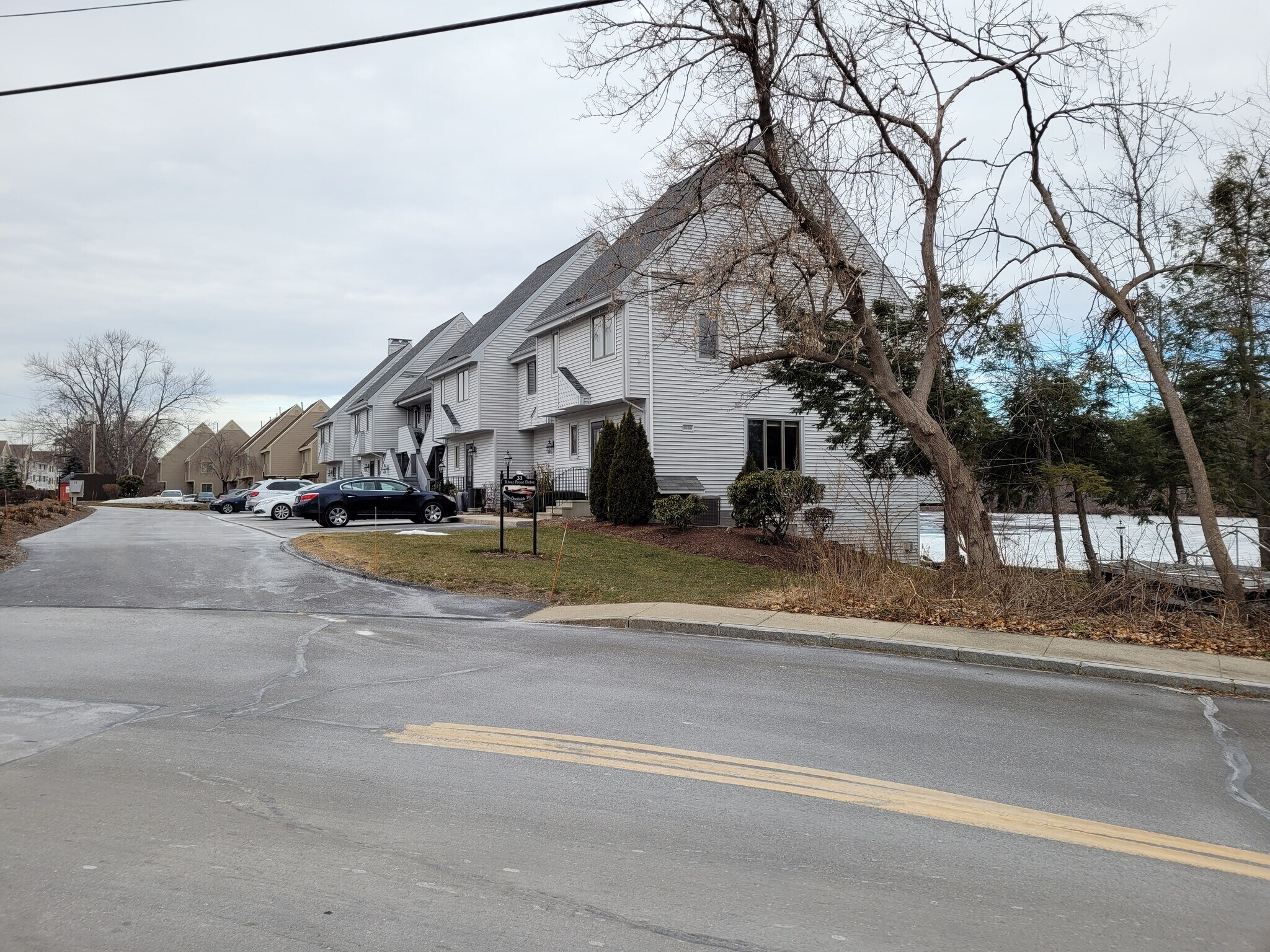 Building Photo - 33 River Front Dr