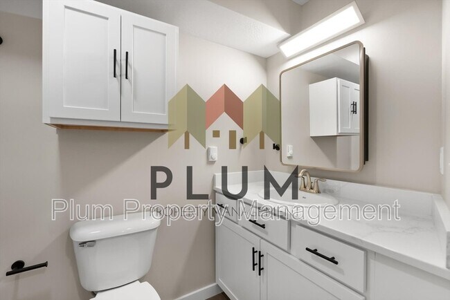 Building Photo - 705 Cleveland St