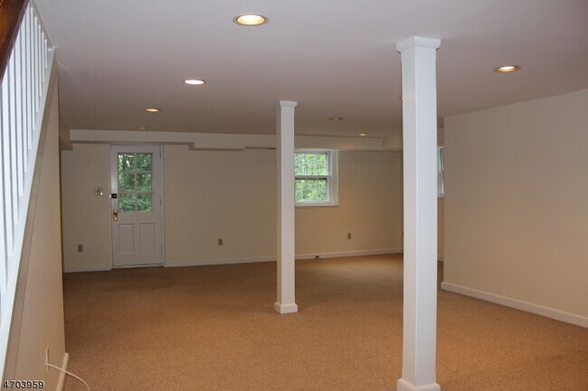 Building Photo - 1205 Long Hill Rd