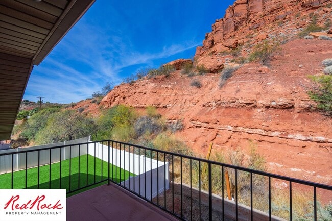 Building Photo - 3 Bedroom Home with Red Rock Views and Community Pool