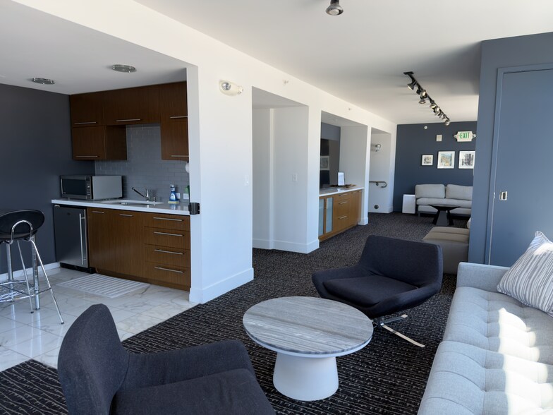 Building Photo - 2911 2nd Ave