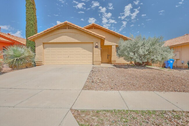 Building Photo - 4 Bedroom 2 Bathroom