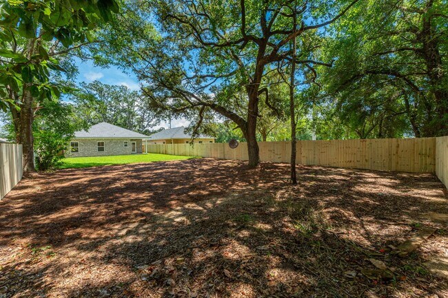 Building Photo - 4 Bedroom In Niceville!