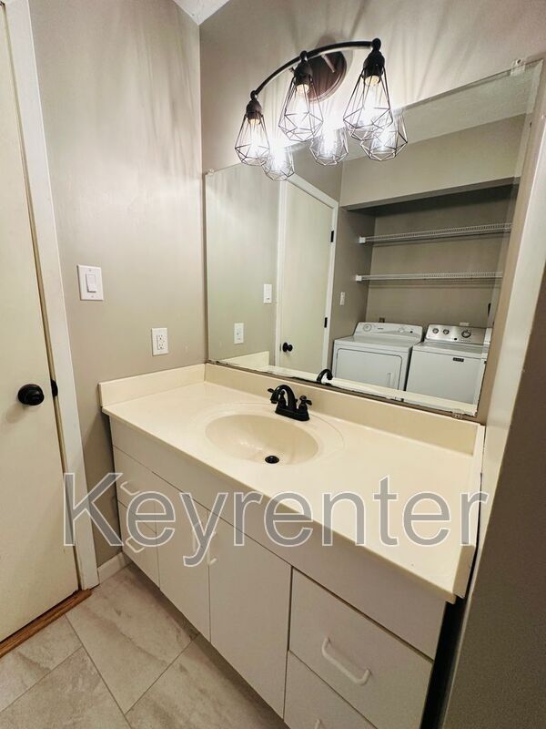 Building Photo - 2705 Sood Rd