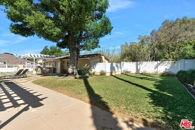 Building Photo - 5086 Avenida Hacienda