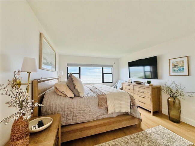 Building Photo - 7370 S Ocean Dr