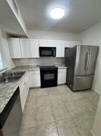 Building Photo - 1157 Golden Lakes Blvd
