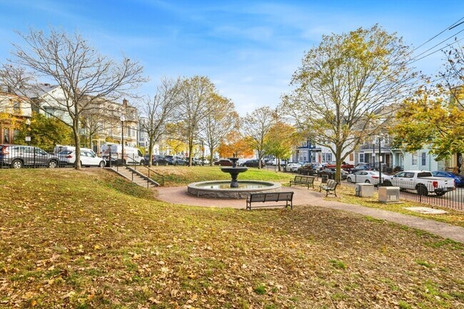 Building Photo - 171 Brooks St