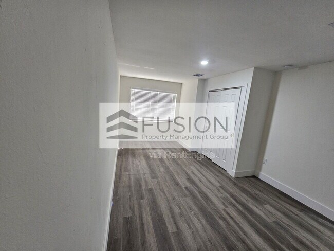 Building Photo - 1730 Acapulco Dr