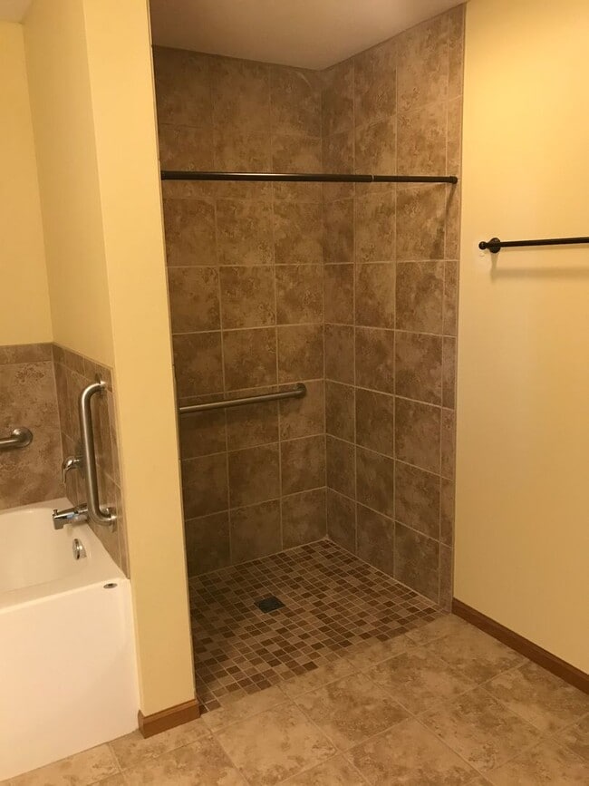 Building Photo - 5557-5559 Cyndi Court