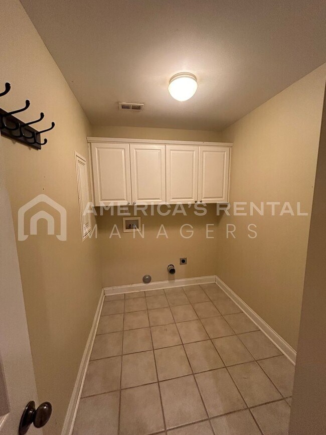 Building Photo - 5623 Colony Ln