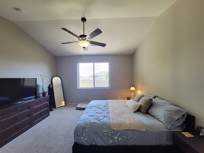 Building Photo - 2460 Bramasole Dr Way