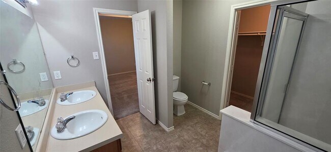 Building Photo - 204 Quail Hollow Dr