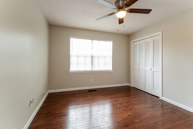 Building Photo - Lovely 3 Bedroom in Hueytown