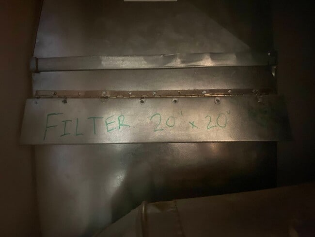 Building Photo - Cozy 3 Bedroom 1 Bath Home with Large Yard & 1 Car Attached Garage