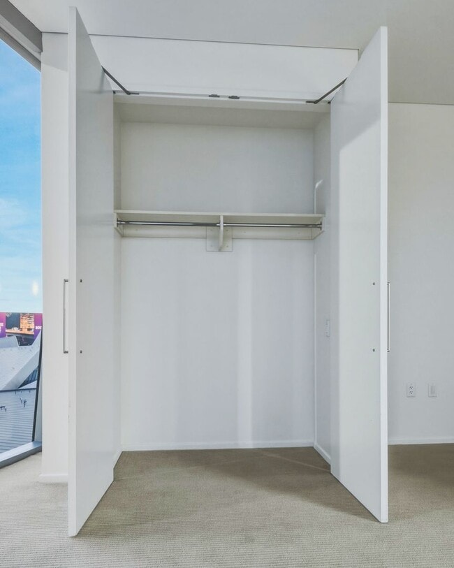 Building Photo - Veer Towers 602W-Strip and CityCenter Views form this Stunning 2Bd/2Ba Residence