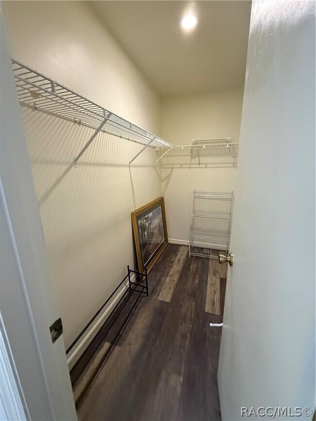 Building Photo - 943 SE Mayo Dr