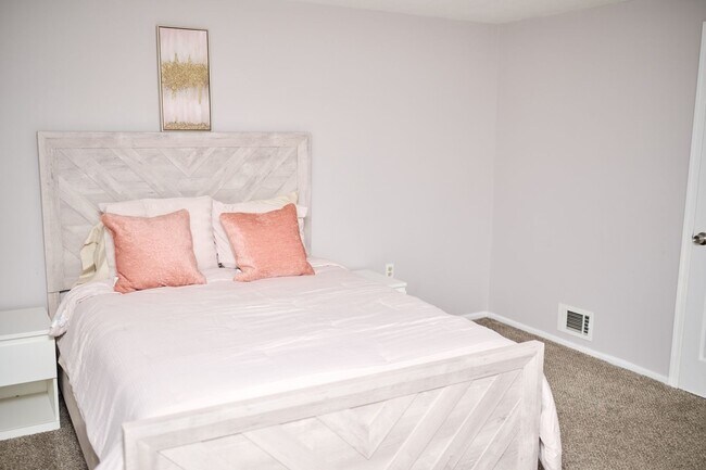 Building Photo - Spacious 4BR/2BA Furnished Home w/ Utilities, Mini Gym & Large Fenced Yard – Pinefield, Waldorf MD