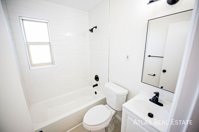 Building Photo - NEWLY RENOVATED - Beautiful 2bed, 1bath in...