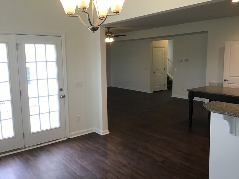 Building Photo - 233 Sandusky Ln