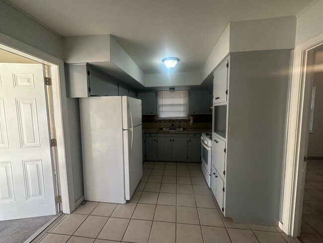 Building Photo - 202 Gross St