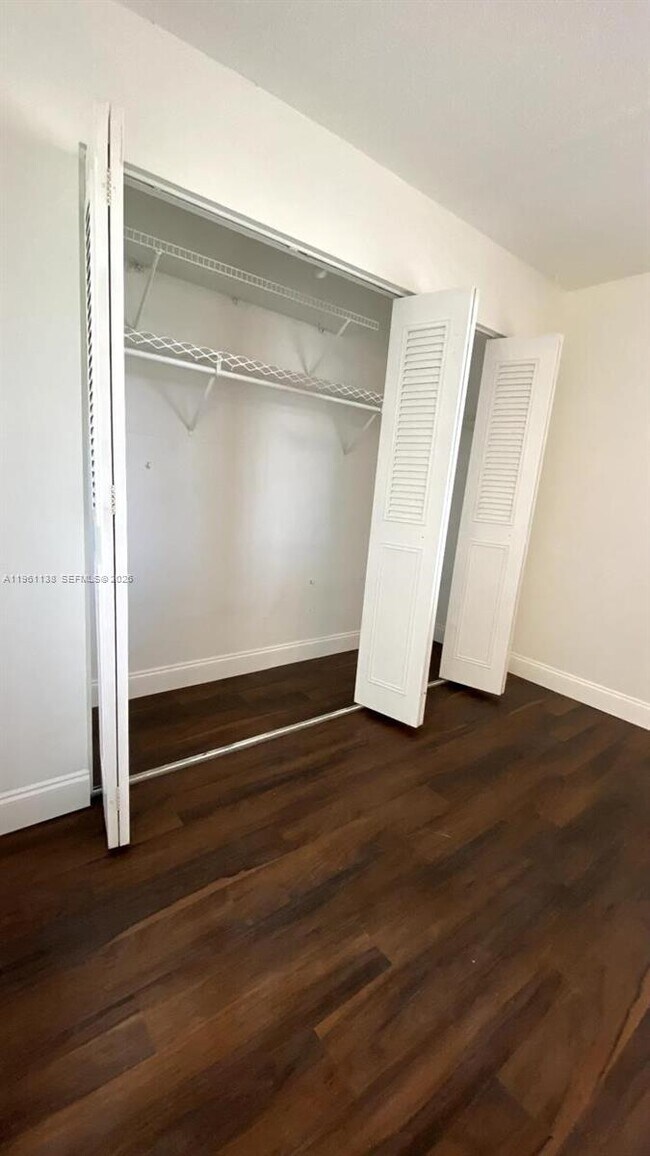 Building Photo - 2640 Garden Dr S