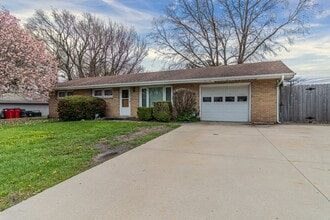 Building Photo - 3 bedroom, 1 bath ranch home! Close to I-74, on the local MTD bus line!! - Available Now