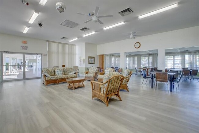 Building Photo - 321 NW 25th Ct