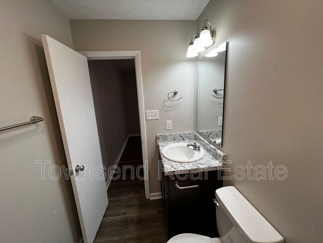 Building Photo - 1437 Ireland Dr