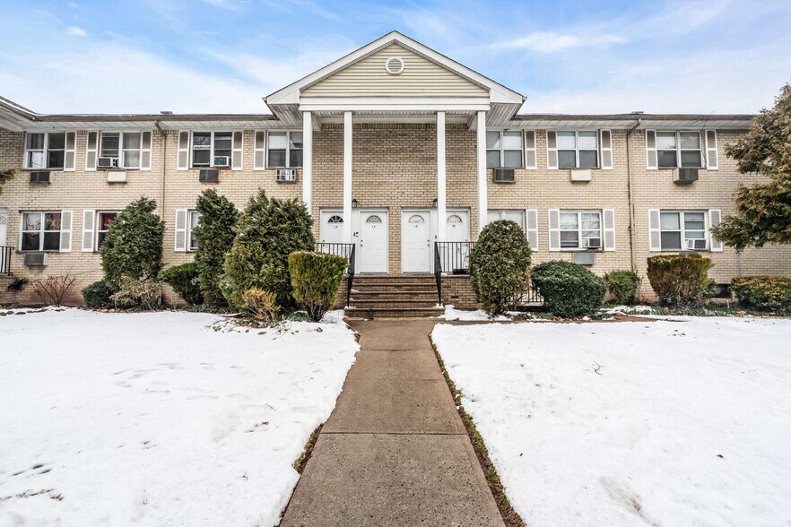 Interior Photo - Cheryl Gardens
