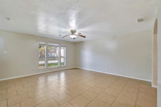 Building Photo - 1811 Adobe Falls Dr