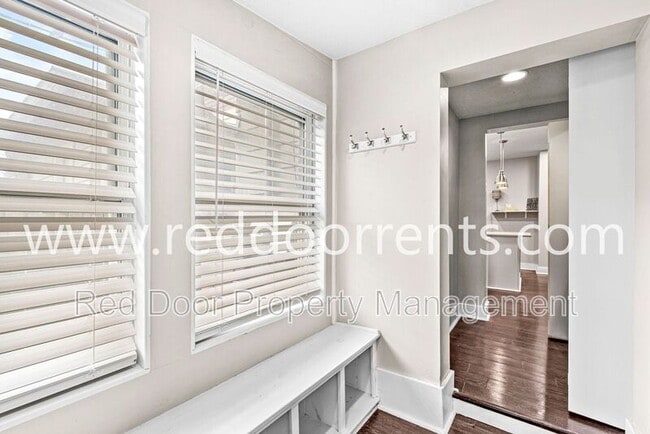 Building Photo - 2028 Hoyt Ave