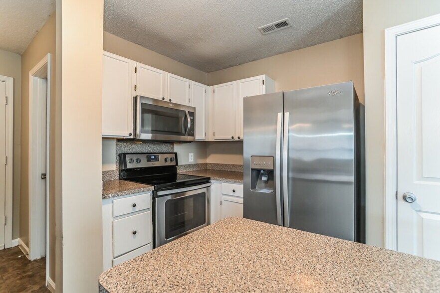 Building Photo - 11338 Northwoods Forest Dr