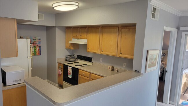 Building Photo - Seasonal/short term only 2/2 ground floor condo downtown Sarasota at Villagio!