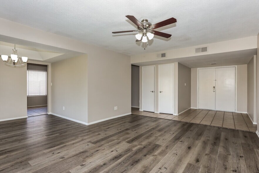 Building Photo - 2300 E Chicago St