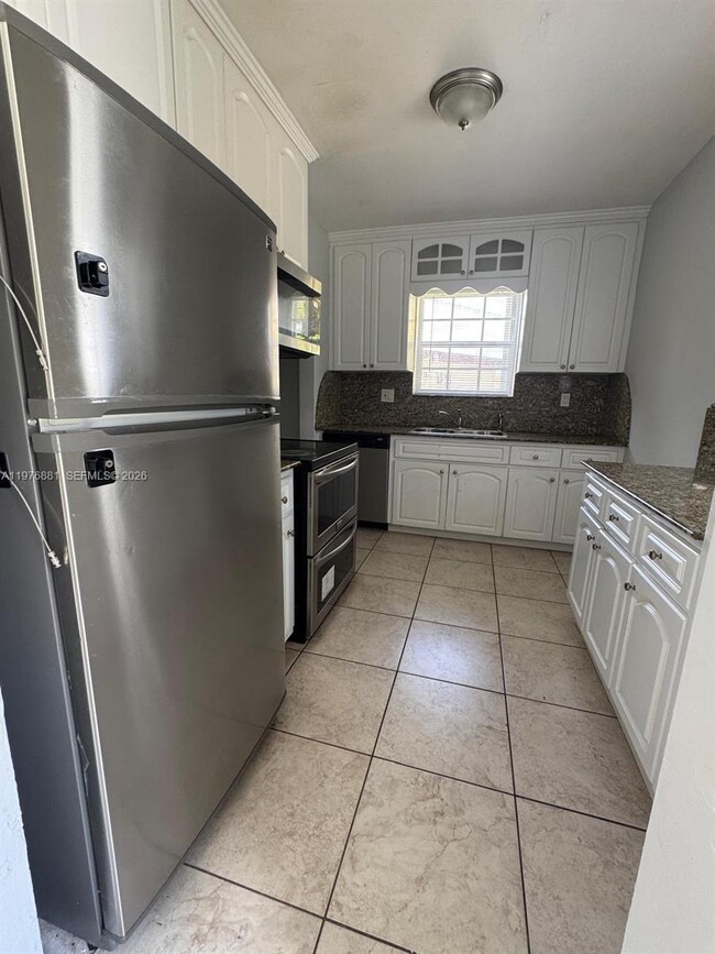 Building Photo - 16981 NE 8th Ct