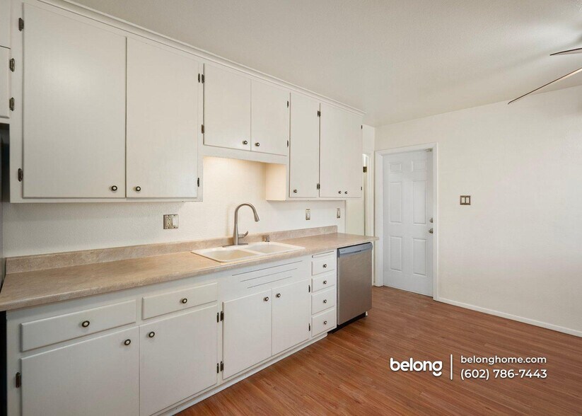 Building Photo - 2809 N Granite Reef Rd