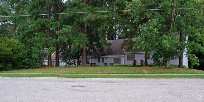 Building Photo - Squire Apartments