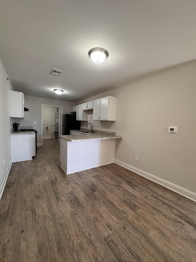 Building Photo - Sign a 12-month lease now and receive the ...