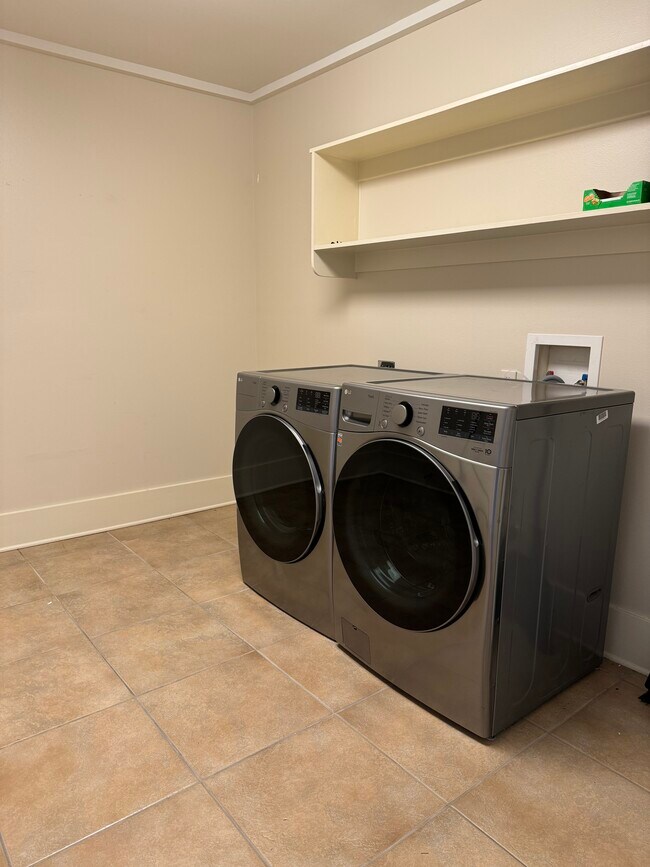 Building Photo - 107 Melvyn Dr