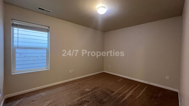 Building Photo - 1016 S View Dr