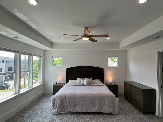 Building Photo - 1072 Zophi St