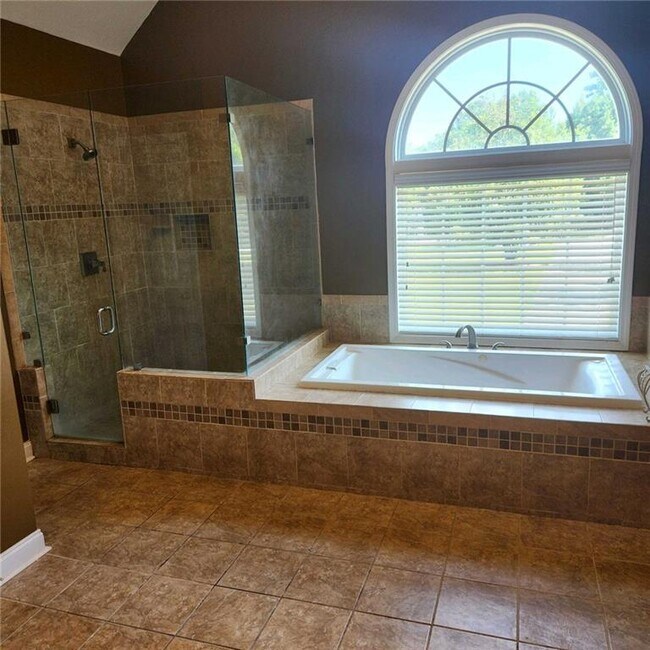 Building Photo - 635 Syreeta Ln