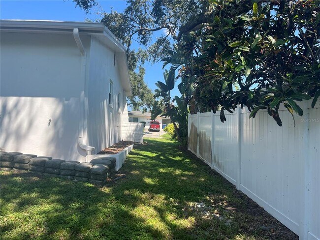 Building Photo - 2017 Rebecca Dr