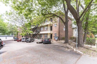 Building Photo - 2100 San Gabriel St
