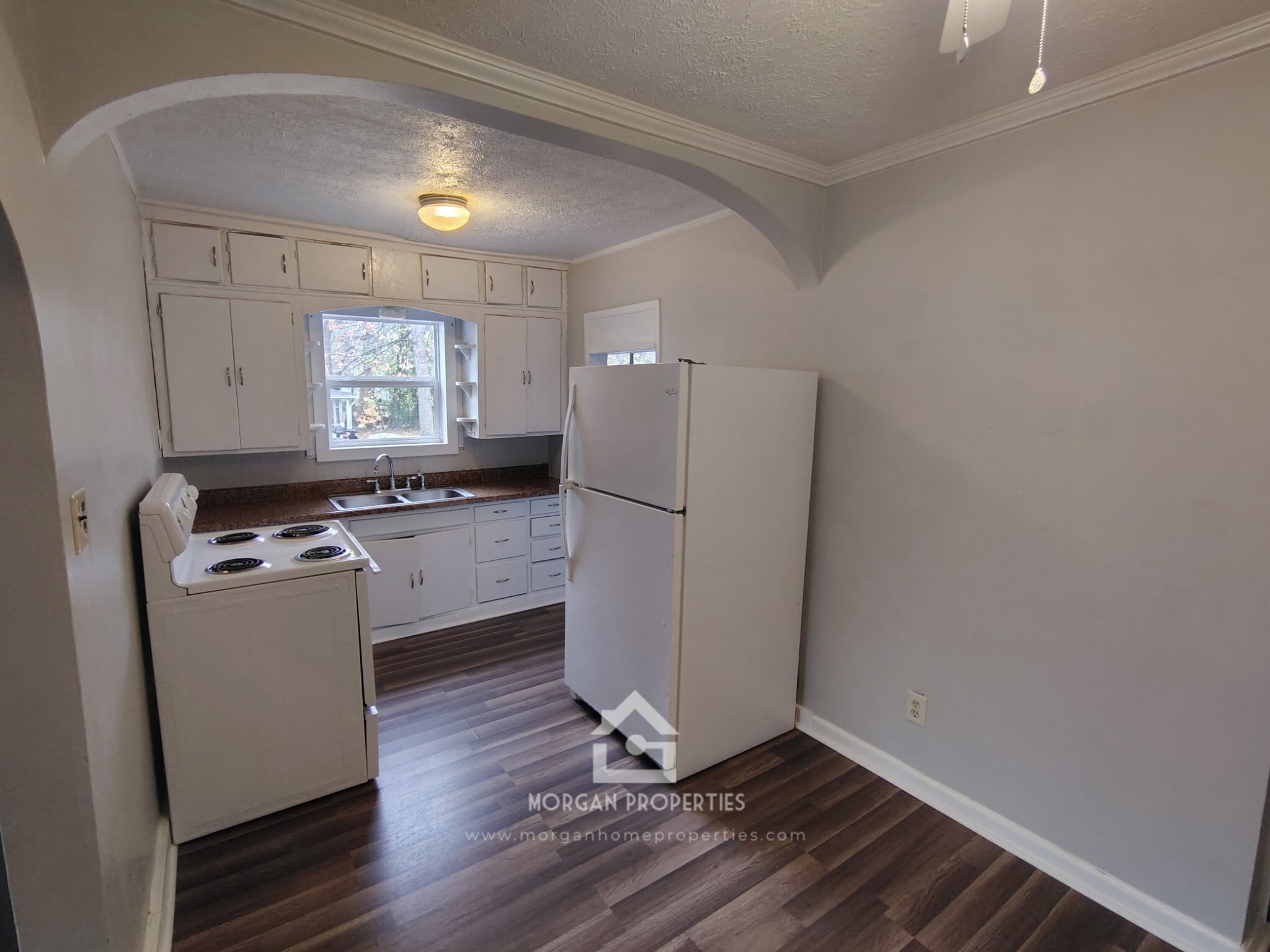 Building Photo - 2324 W 12th St