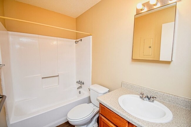 Building Photo - 1308 Jacksonville Dr