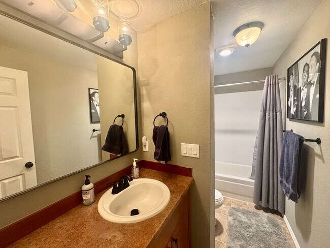 Building Photo - Mill Creek - Country Club Condo