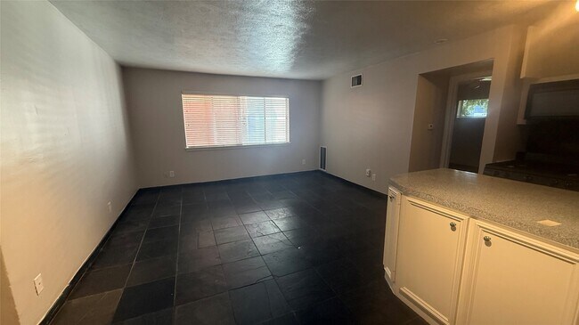 Building Photo - 420 W Alabama St